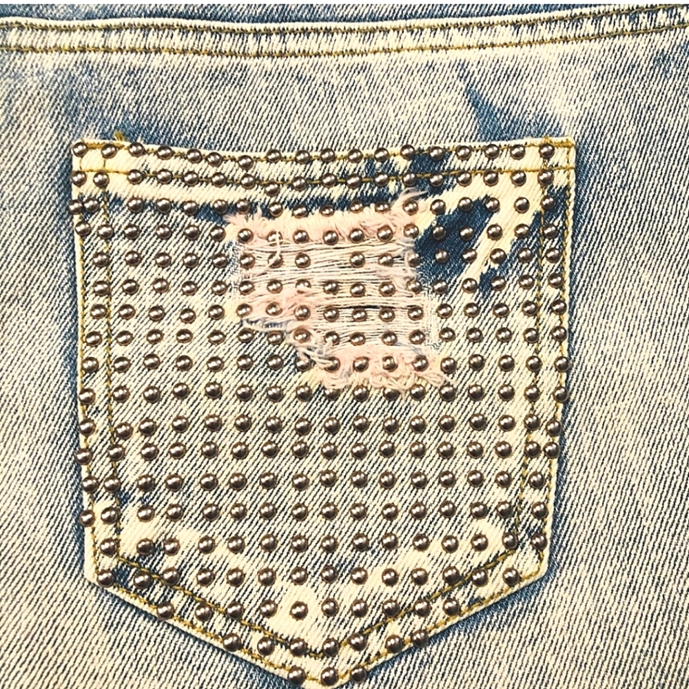 NWT Love Fire Denim Studded Shorts Acid Wash Pink Raw Edge Hem Junior Size 9 - Picture 5 of 9